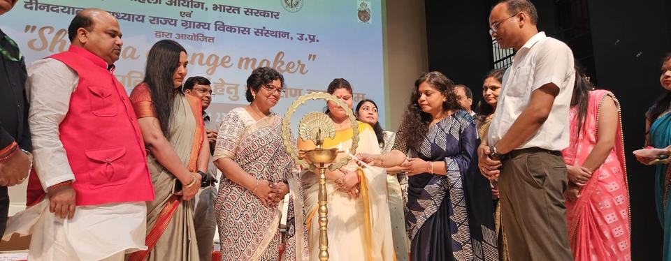 दीप प्रज्वलन के साथ कार्यशाला का शुभारंभ