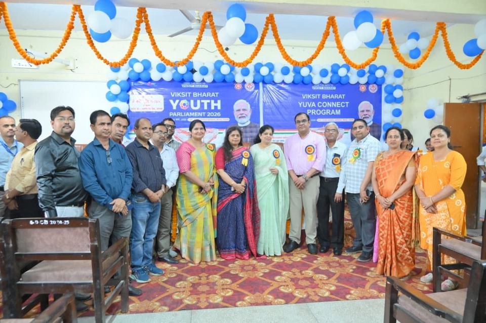 कार्यक्रम में उपस्थित अतिथि एवं महाविद्यालय परिवार