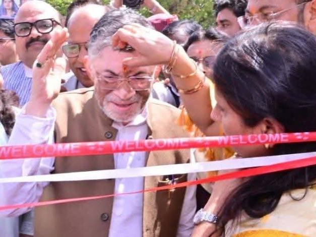 Park and statue in memory of Chetram Gangwar, Nawabganj