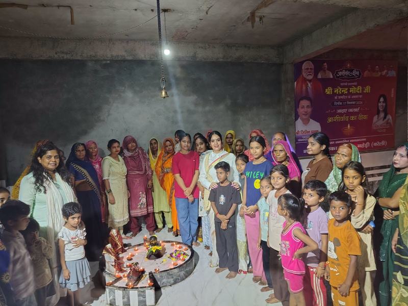 Lamp lighting and beneficiary meetings on the PM's birthday, Baheri
