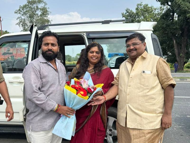 Welcome at Shahjahanpur on the way from Lucknow