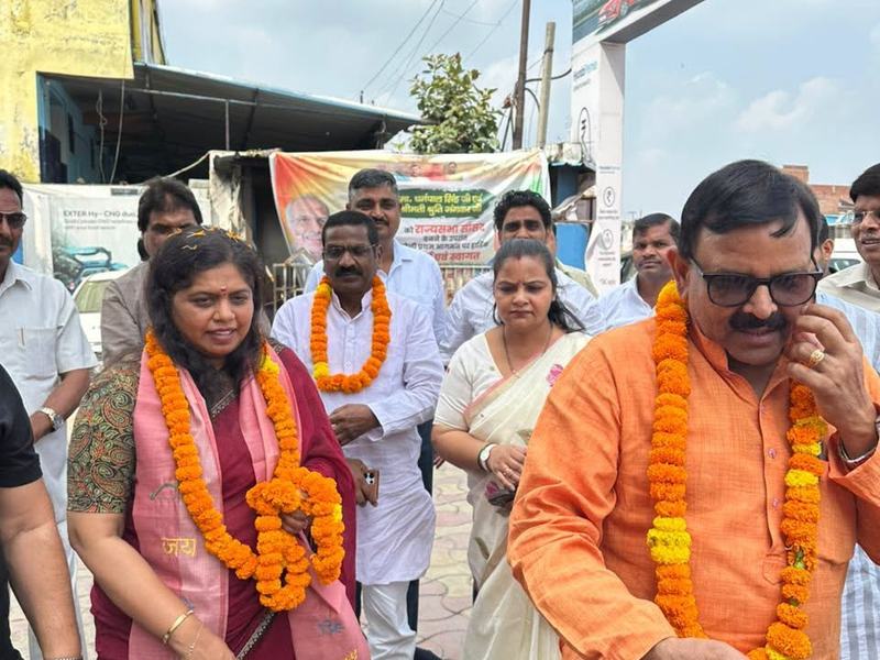 Welcome at Shahjahanpur on the way from Lucknow