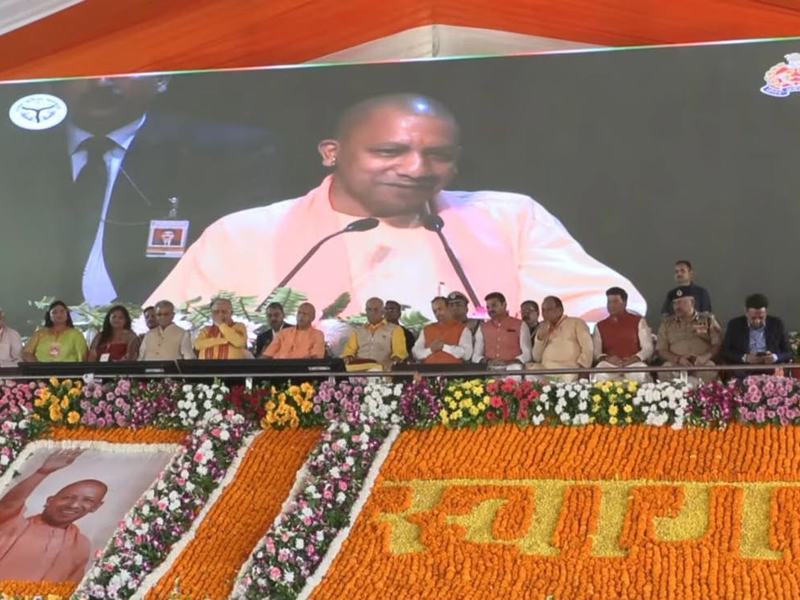 Chief Minister honours 68,000 Gram Praharis, Bareilly