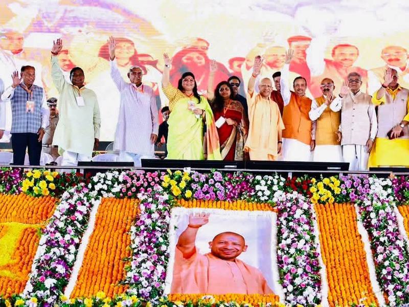 Chief Minister honours 68,000 Gram Praharis, Bareilly